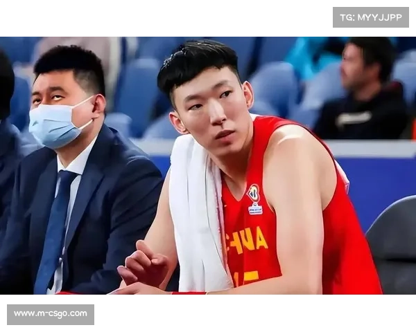 许利民赛后握手祝贺周琦:球员为各自队伍而战是职业本色 许利民赛后握手祝贺周琦:球员为各自队伍而战是职业本色