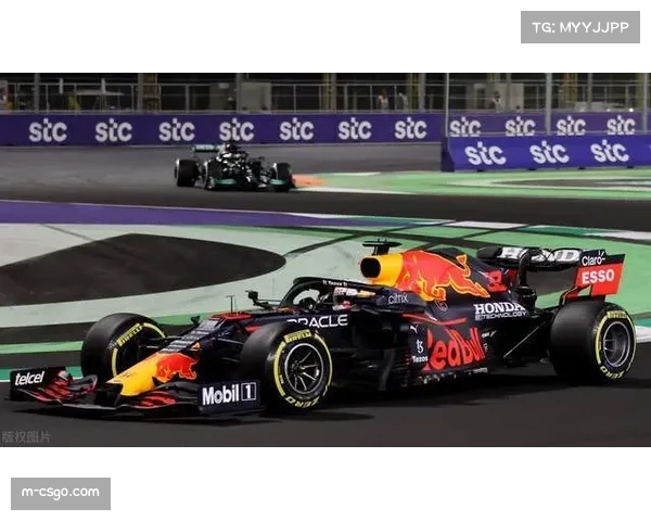 维斯塔潘回应判罚标准:强调一致性,呼吁车手学习利用规则